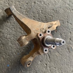 REAR SPINDLE NISSAN BLUEBIRD U13