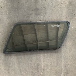 NISSAN SENTRA B12 FRONT DOOR GLASS  LH