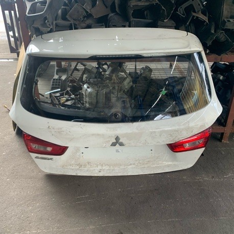 HYUNDAI TUCSON 94 TAIL GATE ORIGINAL