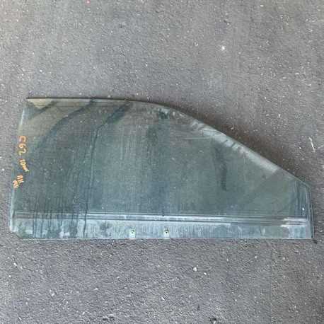 FRONT DOOR GLASS MITSUBISHI LANCER C62 2 DOOR RH