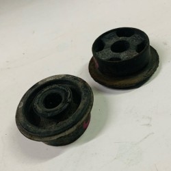 PAIR BOTTOM SUPPORT BUSHING RADIATOR LANCER CS3 USED