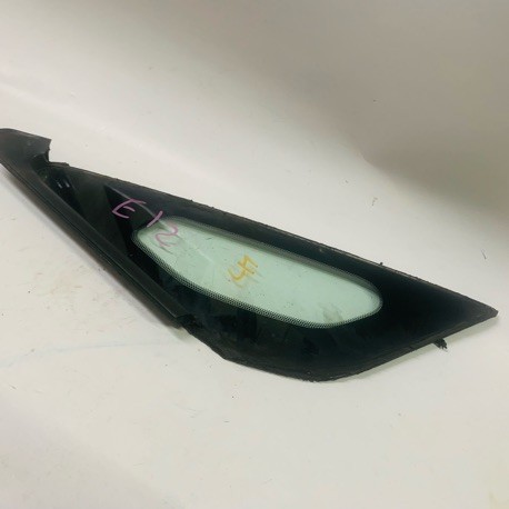 NISSAN SUNNY B11 REAR QUARTER GLASS RH