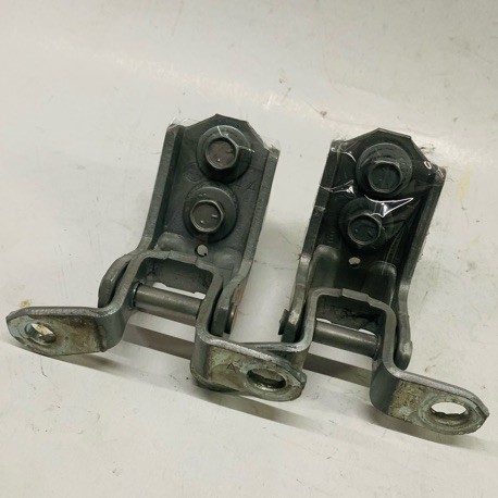 DOOR HINGE NISSAN NOTE E12 LH FRT PAIR