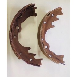 MAZDA B2000 BRAKE SHOES