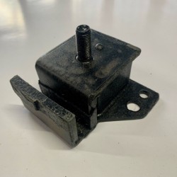 ENGINE MOUNT NISSAN 430 330