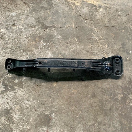 HYUNDAI TUCSON 94 REAR CROSS MEMBER