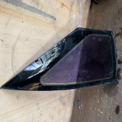 NISSAN SENTRA B12 FRONT DOOR GLASS  LH