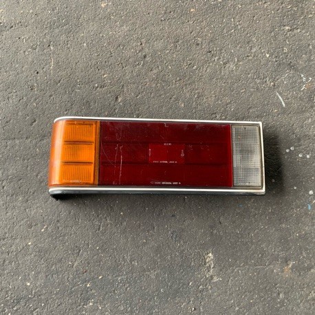 NISSAN BLUEBIRD 910 OM TAIL LAMP LH