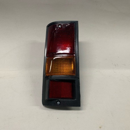 NISSAN BLUEBIRD 910 OM TAIL LAMP LH