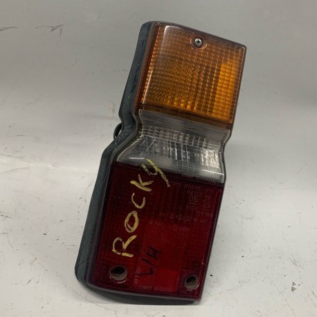 NISSAN BLUEBIRD 910 OM TAIL LAMP LH