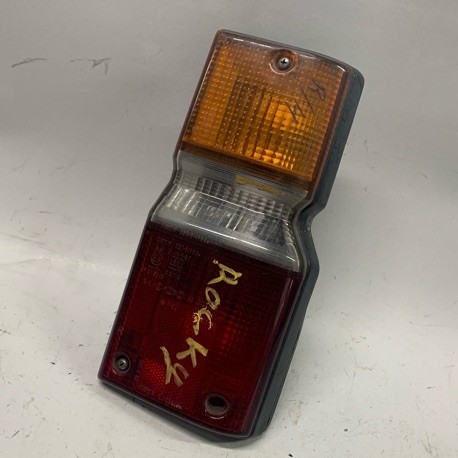 NISSAN BLUEBIRD 910 OM TAIL LAMP LH