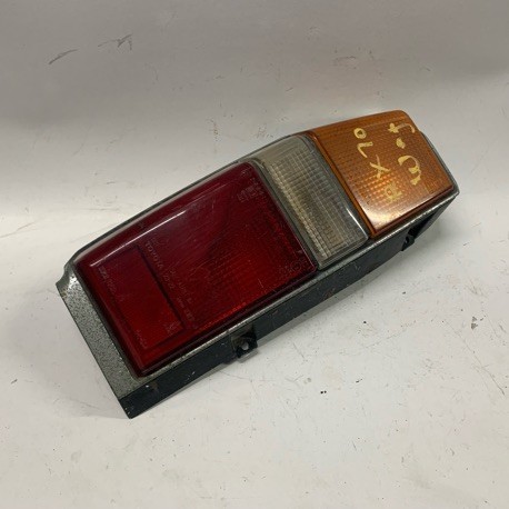 NISSAN BLUEBIRD 910 OM TAIL LAMP LH