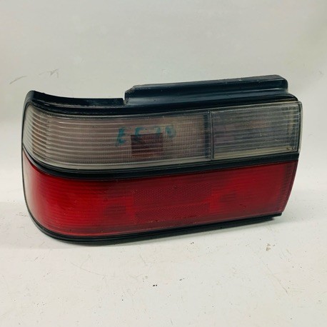 NISSAN BLUEBIRD 910 OM TAIL LAMP LH