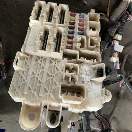 FUSE BOX NISSAN BLUEBIRD U14