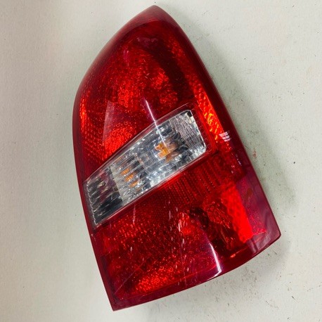 NISSAN PRIMERA P12 SEDAN TAIL LAMP RH USED