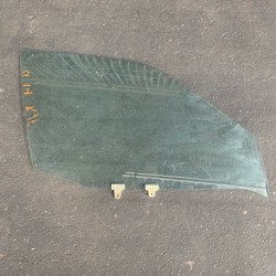 FRONT RH DOOR GLASS NISSAN BLUEBIRD U14