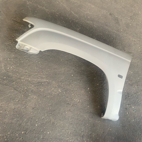 FRONT FENDER LH TOYOTA HILUX 98 RN145