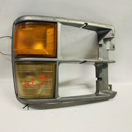 TOYOTA HIACE YH51HEADLAMP FINISHER RH