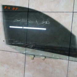 NISSAN SENTRA B12 FRONT DOOR GLASS  LH