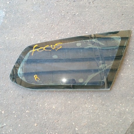 NISSAN SENTRA B12 FRONT DOOR GLASS  LH