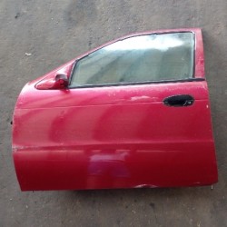 NISSAN SENTRA B12 FRONT DOOR GLASS  LH