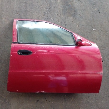 NISSAN SENTRA B12 FRONT DOOR GLASS  LH