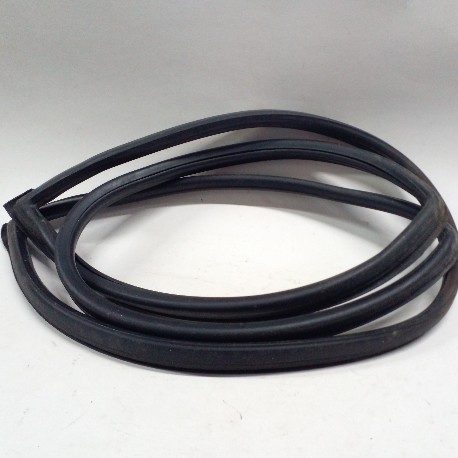 REAR WINDSCREEN RUBBER NISSAN 280C 430 SEDAN