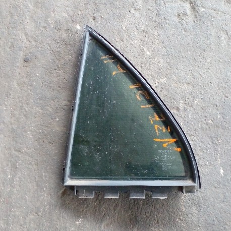 NISSAN SUNNY B11 REAR QUARTER GLASS RH