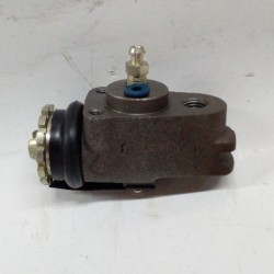 REAR WHEEL CYLINDER MAZDA B1600 RH