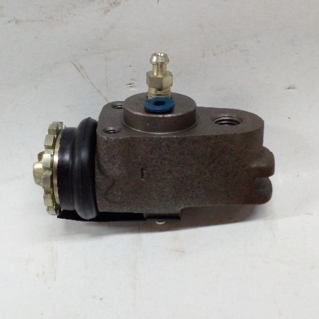 REAR WHEEL CYLINDER MAZDA B1600 RH